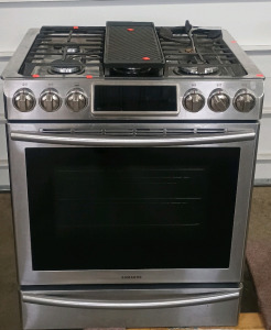 (1) Samsung Gas Range and electric w/ Center Griddle & Digital Controls - 30"x27"x37&frac12;"<br/>