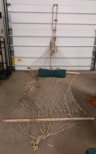 (1) Tree-Mount Rope Hammock w/ Pillow & Heavy Duty Carabiner