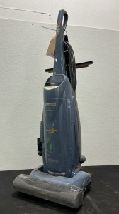 (1) Kenmore Floor Cleaner