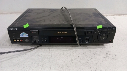 (1) Sony VCR SLV-789HF - Powers On