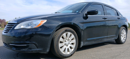 2013 CHRYSLER 200 - RUNS WELL