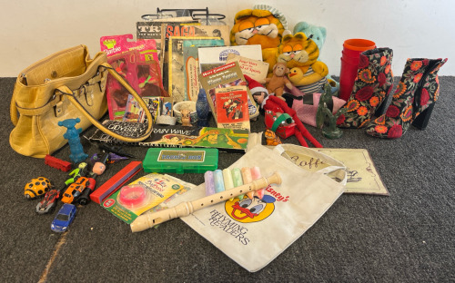 Women&rsquo;s Boots & Purse, Art / Teaching Items, Toys & Collectable Items
