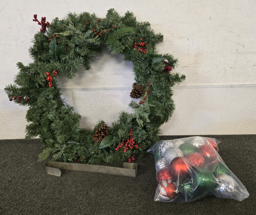 27" Christmas Wreath, Bag Of 22 Christmas Ornaments
