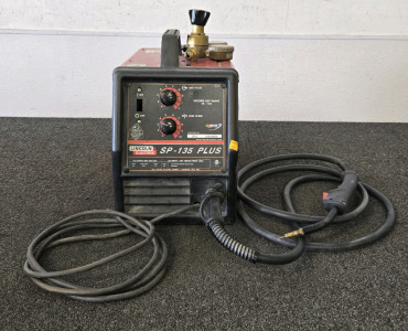 Lincoln Mig SP 135 Plug And Play Welder. Argon Bottle Not included. This Item Comes from the Nampa High School Shop
