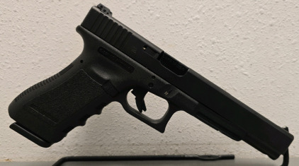 Glock 17L 9mm Semi Automatic Pistol With (3) Extra Magazines-- LVP510