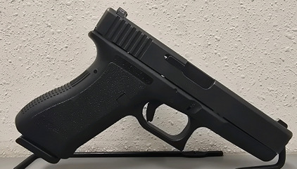 Glock 22 .40S&W Semi Automatic Pistol With Extra Magazine-- ACG703US