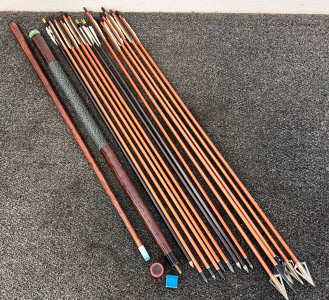 Pool Cue With Case And (14) Arrows