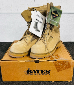 New Pair of Bates Uniform Combat Boots Size 8