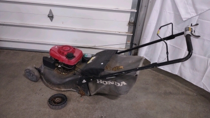 Honda HRR216K10VKAA Red Lawn Mower