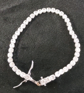 7&frac12;" 18k White Gold Plated Zirconia Tennis Bracelet