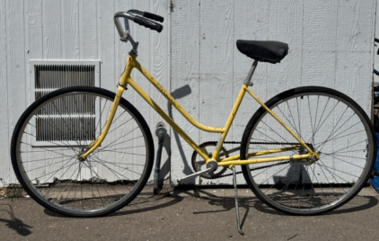 (1) 27&rdquo; Schwinn Vintage Yellow Bike