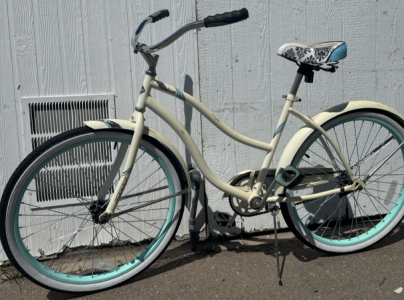 (1) 26&rdquo; Huffy Cranbrook Tan Bike