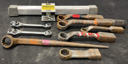 (1) Leg Leveler (2) Multi-Socket Wrenches (6) Striker Wrenches