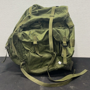 (1) U.S. Army Backpack