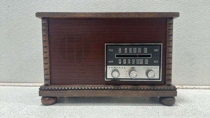 Vintage Admiral RF-143 AM/FM Radio