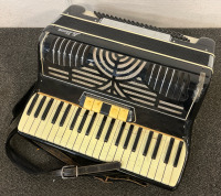 La Tosca Piano Accordion In Case - 4