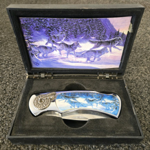 7" Wolves Pocket Knife w/Box
