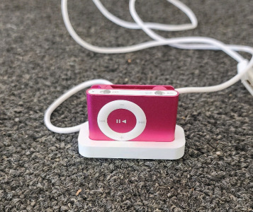 Apple iPod Shuffle 4th Generation 2GB