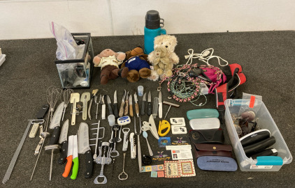 Kitchenware, Stuffed Animals, Pet supplies/Fish Supplies, and Glasses/Magnets