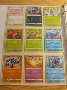Huge Binder 160+ Pok&eacute;mon Cards w/ Tons of Holographic and Rare Cards