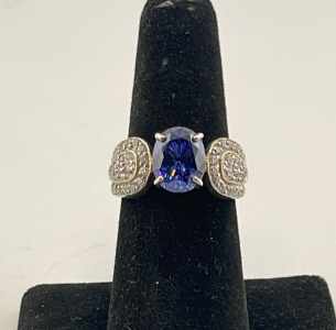 .925 Silver And Oval Cut And Faceted Purple Gemstone Ladies Ring