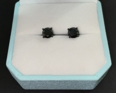 Men&rsquo;s Black Moissanite Stud Earrings