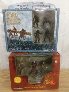 Lord Of The Rings! Armies of Middle Earth Uruk-hai Battering Ram and 3piece Mini Character Replicas
