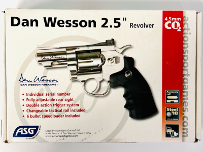 Dan Wesson 2.5" Revolver Airgun With Holster and CO2 Cylinders