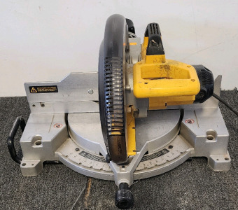 DeWalt DW705 12-inch Compound Miter Saw