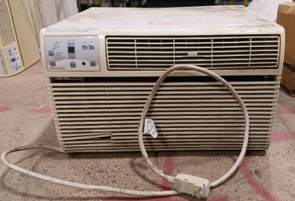 (1) Electrolux Window Heater & Air Conditioner Combo - Model FFTH1222R2 - 230/208V - 12,000 BTU