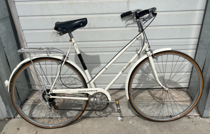 27x1 1/4 White Raleigh Cruiser Bike