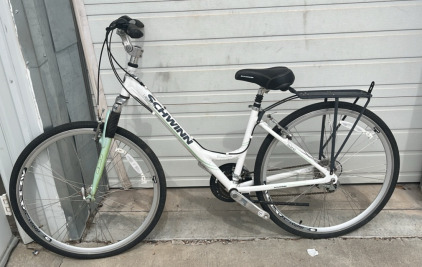 28&rdquo; White Schwinn Mountain Bike