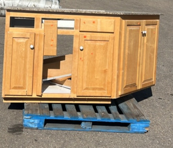 KITCHEN CABINET 69X26x41