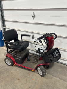 (1) Pride Victory 10 4-Wheel Mobility Scooter