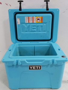 (1) Yeti Tundra 35 Cooler - Reef Blue - Model YT35-43 - 35 Qt