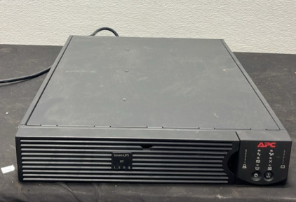 (1) American Power Conversion Uninterruptible Power Supply