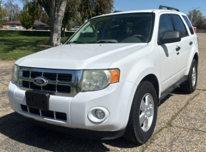 2011 FORD ESCAPE - RUNS WELL