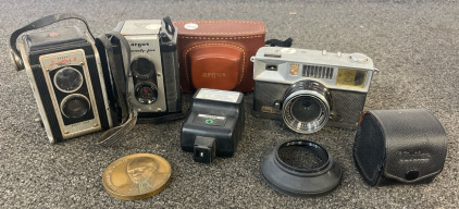 ARGUS ARGOFLEX Seventy- Five 75 TLR 1950s Antique, Kodak Duaflex II, YASHICA Flash-O-Set 35mm Vintage Film Camera, Argus A-Four 35mm film camera, Gerald R Ford inauguration coin