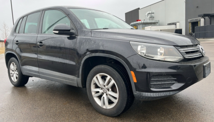 2013 VOLKSWAGEN TIGUAN - TINTED WINDOWS!