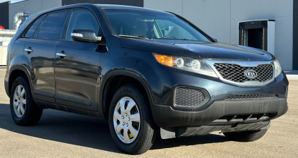 2012 KIA SORENTO - WOOD GRAIN ACCENT!