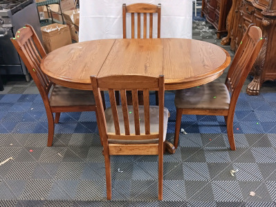 (5) Oak Dining Set - (1) Oak Dining Table w/ Leaf (4) Oak Dining Chairs