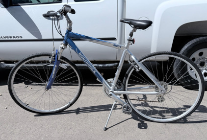 (1) 28&rdquo; Northrock Blue And Silver Bike