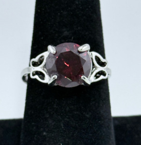 (1) Size 8 Red Ruby Faceted Round Cut Ring