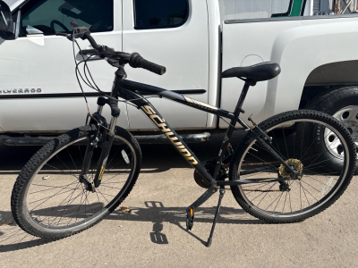 (1) 27&rdquo; Schwinn Black Bike