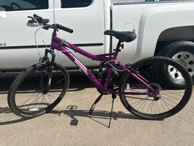 (1) Mongoose Status 2.2 Purple Bike