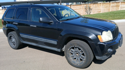 2005 JEEP GRAND CHEROKEE - AFTERMARKET FUEL WHEELS!