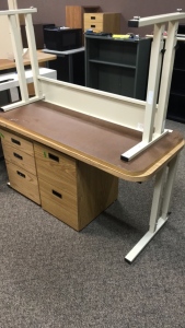 (2) 4&rsquo; Tables and More