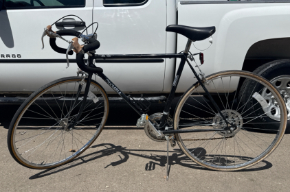 (1) 28&rdquo; Olympia Sport 1000 Black Bike