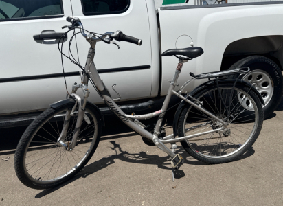 (1) 26&rdquo; Expedition Specialized Grey Bike