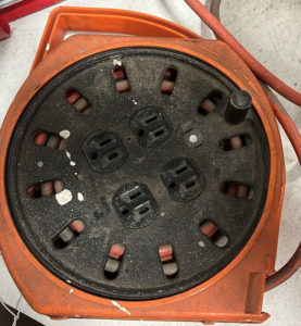 DECKER 4 OUTLET 523M